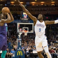 Los tiros libres deciden: Charlotte remó para nada en OKC