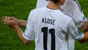 Klose sustituye a Mario G&oacute;mez ante Dinamarca.