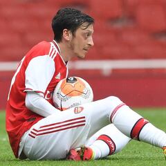 Özil se arriesga a un exilio forzado