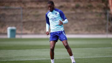 Geoffrey Kondogbia durante el entrenamiento del Atlético.