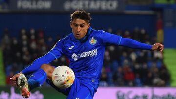 Dami&aacute;n, controlando un bal&oacute;n con el Getafe.