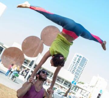 Acroyoga en las calles de Tel Aviv