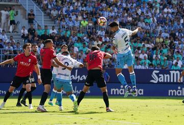 Juande remata de cabeza ante Yuste.