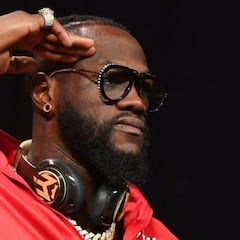 What is Deontay Wilder's boxing record?