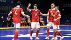 Rusia celebra uno de sus goles ante Eslovaquia.