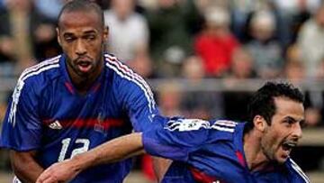 <b>EN FORMA. </b>Ludovic Giuly ya se estrenó en liga contra el Racing de Santander y esta vez volvió a marcar con su combinado nacional.