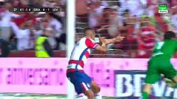 El feo gesto de El Arabi tras marcar el 5-1 ante el Levante