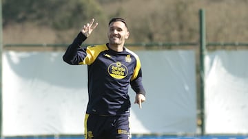 Lucas Pérez, en el entrenamiento del Deportivo de este jueves.