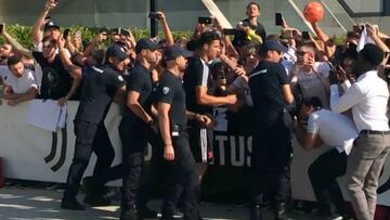 La locura por Cristiano Ronaldo de los fans de la Juve: pura fiebre