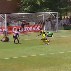 Insólito: ¡jugador sustituido de Cobreloa Sub 21 salvó un gol en la línea y fue expulsado!