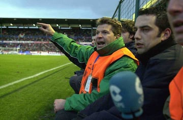 No podía faltar en esta lista Dmitry Piterman, un empresario estadounidense de origen ucraniano que irrumpió en varios clubes españoles (Alavés y Racing) con la intención de influir en el área técnica ejerciendo como presidente-entrenador, pese a no contar la cualificación necesaria y a su nefasta gestión al frente de los mismos. Incluso llegó a saltarse las reglas de la RFEF sin título de entrenador inscribiéndose como utillero o fotógrafo. Durante su presidencia en el Alavés, el club vitoriano aumentó su deuda de 3 a 23 millones de euros. Una situación que se agravó con problemas con la justicia y una mala relación con la afición e incluso con algunos jugadores. “El presidente Piterman se cagó en mis muertos y llegó a decirme que ojalá sus hijos se follen a los míos”, dijo el exjugador del Alavés, Lluís Carreras, en 2006. Piterman también destacó por su apariciones llamativas, como su posado desnudo en Interviú.