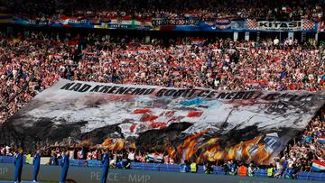 La afición croata silba el himno de España