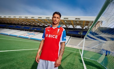 La UC presentó su camiseta de visita: “Nostalgia, recuerdo y pasión”