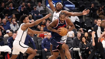 Kawhi Leonard, durante un partido contra los Nets en el Intuit Dome de L.A.