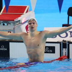 Marchand despedaza el longevo récord del mundo de Lochte