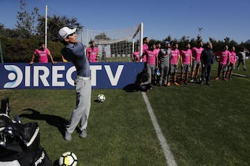 El golfista chileno Joaquin Niemann realiza visita a un entrenamiento del equipo de futbol de Universidad Catolica en el estadio San Carlos de Apoquindo de Santiago, Chile.