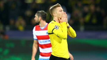Marco Reus se lamenta tras una ocasión en el Signal Iduna Park.