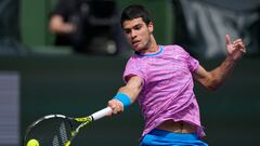 Indian Wells (United States), 10/03/2024.- Carlos Alcaraz of Spain in action against Felix Auger-Aliassime of Canada during the BNP Paribas Open tennis tournament in Indian Wells, California, USA, 10 March 2024. (Tenis, España) EFE/EPA/RAY ACEVEDO
