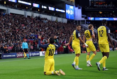 En la primera jornada de esta edición de la Champions League, el Union Saint-Gilloise sorprendió al PSV Einhoven en su casa y ganó 0-2 al conjunto neerlandés. En la imagen Anouar Ait El Hadji celebra su tanto que supuiso el 0-2 en el PSV Stadion.