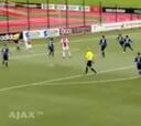 El golazo olvidado del crack del Ajax que revoluciona las redes