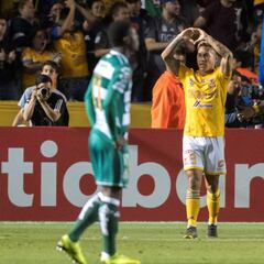 El gol de Edu Vargas que abrió el triunfo de Tigres ante Santos
