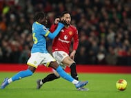 Soccer Football - Premier League - Manchester United v Wolverhampton Wanderers - Old Trafford, Manchester, Britain - December 30, 2025 Manchester United's Matheus Cunha in action with Wolverhampton Wanderers' Mateus Mane REUTERS/Phil Noble EDITORIAL USE ONLY. NO USE WITH UNAUTHORIZED AUDIO, VIDEO, DATA, FIXTURE LISTS, CLUB/LEAGUE LOGOS OR 'LIVE' SERVICES. ONLINE IN-MATCH USE LIMITED TO 120 IMAGES, NO VIDEO EMULATION. NO USE IN BETTING, GAMES OR SINGLE CLUB/LEAGUE/PLAYER PUBLICATIONS. PLEASE CONTACT YOUR ACCOUNT REPRESENTATIVE FOR FURTHER DETAILS..