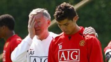 <b>PROMESAS. </b>Ferguson está intentando por todos los medios convencer a Cristiano de que recapacite.