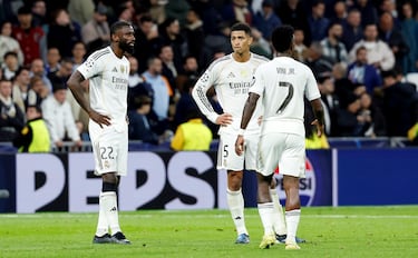 Antonio Rüdiger, Jude Bellinghan y Vinicius tras finalizar el partido.