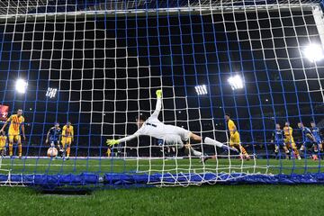 1-3. Gerard Piqué marca el tercer gol.