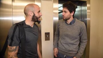 Germán Lux y Javier Pinola durante el reconocimiento médico con River Plate.