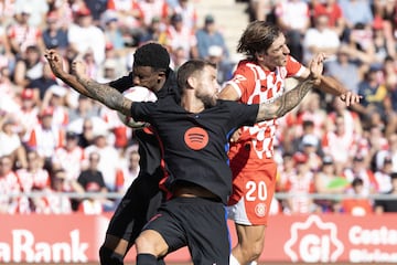 Con el 0-2 en el marcador y cuando Abel Ruiz ya se disponía a lanzar el penalti que podía suponer el 1-2, justo antes del descanso, el VAR llamó al colegiado Muñiz Ruiz para finalmente anular la pena máxima. El balón impacta claramente en el brazo desplegado de Iñigo Martínez, pero el balón viene rebotado de su compañero Balde.