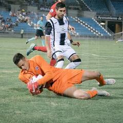 Sevilla inscribe al colombiano Luis García para Europa League