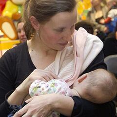 Senado aprueba el derecho de las mujeres a amamantar en espacios públicos
