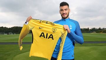 Gazzaniga con el Tottenham.