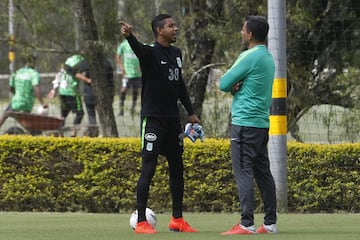 Atlético Nacional entrenó pensando en el partido frente al Independiente Medellín por la décima fecha de la Liga Águila. EL 'clásico paisa' se disputará el sábado a las 3:15 p.m. 