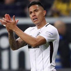 Carlos Salcedo participó en el empate del Frankfurt