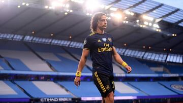 El Arsenal renueva a David Luiz