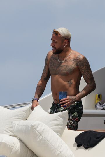 Las fotos de Neymar en Ibiza que suscitan comentarios