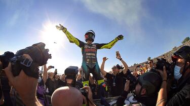 MotoGP - Valencia Grand Prix - Circuit Ricardo Tormo, Cheste, Spain - November 14, 2021 Petronas Yamaha SRT's Valentino Rossi reacts after competing in his last ever race REUTERS/Pablo Morano TPX IMAGES OF THE DAY