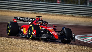 Checo Pérez regresa a las pistas en la casa de Ferrari