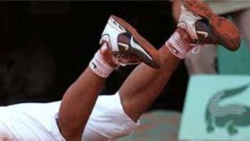 <b>TODOS LO ALABAN.</B> El triunfo sobre Federer ha encumbrado a Rafa Nadal antes de la final de Roland Garros.