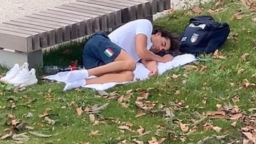 El italiano Ceccon, pillado durmiendo en un parque de la Villa