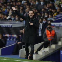 Xavi: "Luuk de Jong es un ejemplo y lo digo delante de la plantilla"