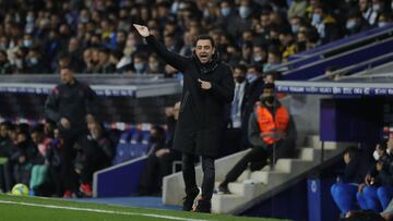 Xavi: "Luuk de Jong es un ejemplo y lo digo delante de la plantilla"