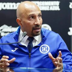 El “Conejo” Pérez desmiente amenazas de renuncia del “Tuca” Ferretti