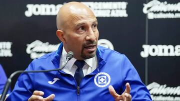 El “Conejo” Pérez desmiente amenazas de renuncia del “Tuca” Ferretti