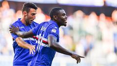 Duvan Zapata celebrando junto a Vasco Regini un gol de Sampdoria ante Atalanta por la Serie A 2017/18