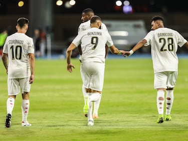 Benzema celebrando su primer gol con el Al Ittihad. El francés marcó desde fuera del área y colocó el balón en la escuadra en el minuto 55. El portero rival no tenía ninguna posibilidad de atajar el golazo del 'Nueve'.
