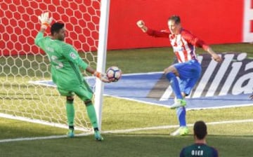 Ocasión de Torres ante Sirigu. 
 