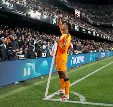 1-2. Jude Bellingham celebra el segundo tanto.